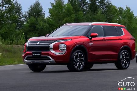 2023 Mitsubishi Outlander PHEV, in red